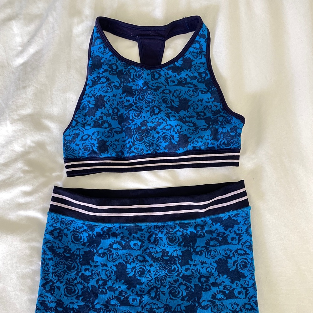 Fabletics leggings and sports bra set